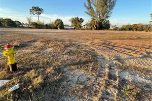 507 NE 15th St, Cape Coral, FL 33909 - Photo 4