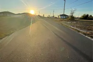 507 NE 15th St, Cape Coral, FL 33909 - Photo 8