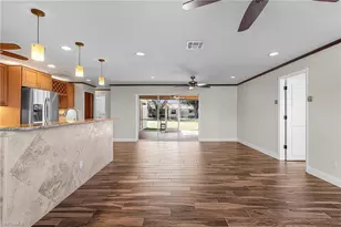 910 SE 15th St, Cape Coral, FL 33990 - Photo 12