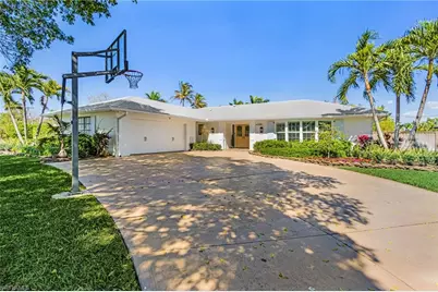 1323 Tanglewood Pkwy, Fort Myers, FL 33919 - Photo 2