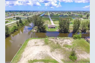 832 NE 1st Pl, Cape Coral, FL 33909 - Photo 1