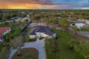 239 20th Ave NE, Naples, FL 34120 - Photo 4