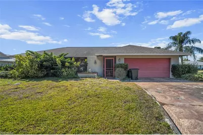 2172 Lochmoor Cir, North Fort Myers, FL 33903 - Photo 2