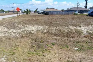 1117 NE 7th Pl, Cape Coral, FL 33909 - Photo 8