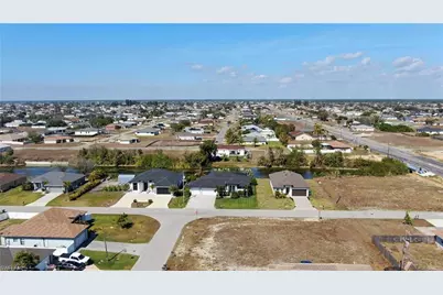 1117 NE 7th Pl, Cape Coral, FL 33909 - Photo 4