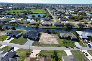 302 SW 26th Ave, Cape Coral, FL 33991 - Photo 8