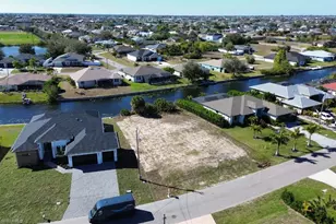 302 SW 26th Ave, Cape Coral, FL 33991 - Photo 2