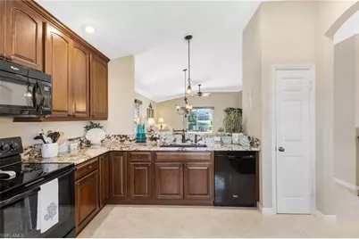 9679 Gladiolus Preserve Cir, Fort Myers, FL 33908 - Photo 4