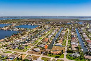 828 SW 52nd St, Cape Coral, FL 33914 - Photo 34