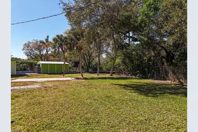 137 Dow Ln, North Fort Myers, FL 33917 - Photo 32