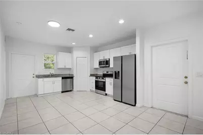 3309 Armstrong Ct, Fort Myers, FL 33916 - Photo 8