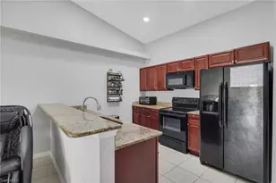 508/510 SE 5th Pl, Cape Coral, FL 33990 - Photo 4