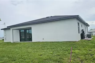 402 NW 10th St, Cape Coral, FL 33993 - Photo 2