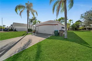 152 SE 19th Ln, Cape Coral, FL 33990 - Photo 8