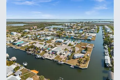 2705 Patterson Ct, Saint James City, FL 33956 - Photo 16