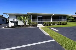 1107 SE 46th Ln, Cape Coral, FL 33904 - Photo 2