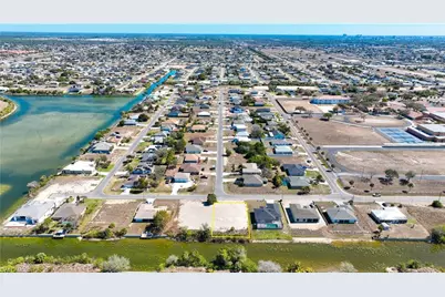 1830 NE 10th Pl, Cape Coral, FL 33909 - Photo 4