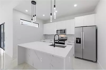 921 NE 15th St, Cape Coral, FL 33909 - Photo 12