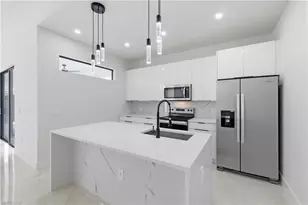 921 NE 15th St, Cape Coral, FL 33909 - Photo 12