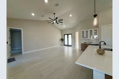 102 NE 8th Pl, Cape Coral, FL 33993 - Photo 4