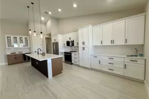 106 NE 8th Pl, Cape Coral, FL 33993 - Photo 6