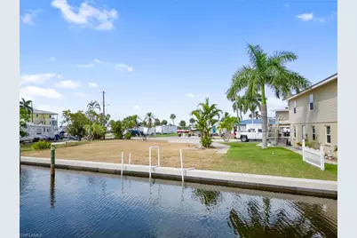 870 Oak St, Fort Myers Beach, FL 33931 - Photo 8