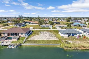 2017 NE 10th Pl, Cape Coral, FL 33909 - Photo 12