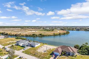 2017 NE 10th Pl, Cape Coral, FL 33909 - Photo 16