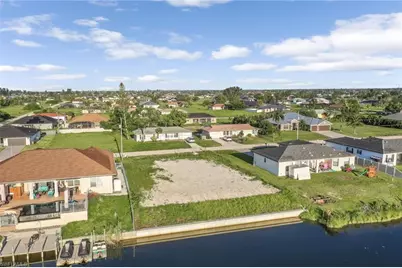 2017 NE 10th Pl, Cape Coral, FL 33909 - Photo 14