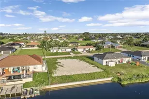 2017 NE 10th Pl, Cape Coral, FL 33909 - Photo 14