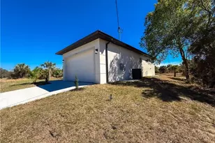 2008 Alliance Ln, Labelle, FL 33935 - Photo 14