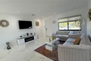 421 Cross St, North Fort Myers, FL 33903 - Photo 6