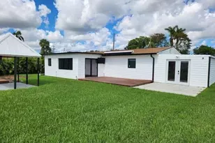 421 Cross St, North Fort Myers, FL 33903 - Photo 2