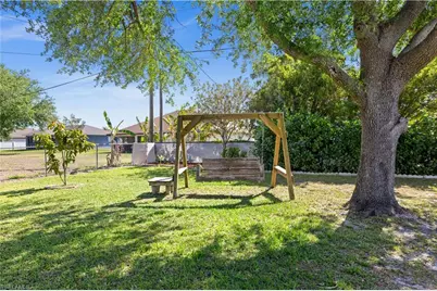 125 NE 11th Pl, Cape Coral, FL 33909 - Photo 22