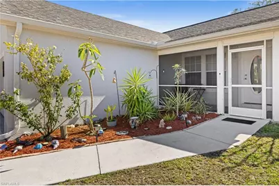 125 NE 11th Pl, Cape Coral, FL 33909 - Photo 4