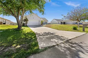 125 NE 11th Pl, Cape Coral, FL 33909 - Photo 2