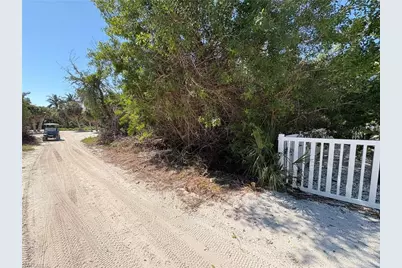 516 Longboat Cir, Captiva, FL 33924 - Photo 2