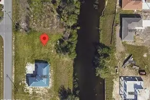 1043 NE 10th Pl, Cape Coral, FL 33909 - Photo 2