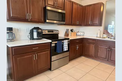 2624 NE 7th Ave, Cape Coral, FL 33909 - Photo 4