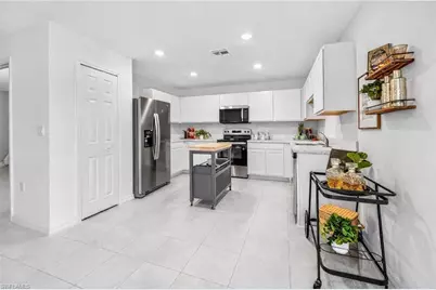 8018 Sandalwood Cir, Labelle, FL 33935 - Photo 2