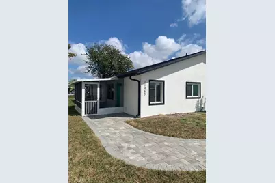 11460 Summerwinds Ct, Fort Myers, FL 33908 - Photo 2