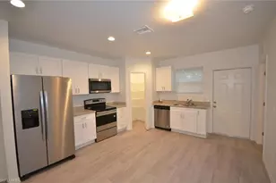 2197 Davis Ct, Fort Myers, FL 33916 - Photo 6