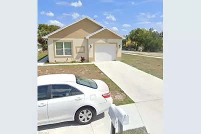 2197 Davis Ct, Fort Myers, FL 33916 - Photo 4