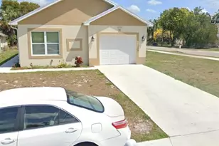 2197 Davis Ct, Fort Myers, FL 33916 - Photo 4