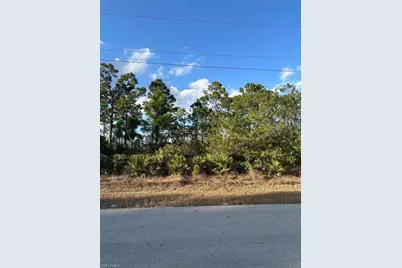 927 Sterling St E, Lehigh Acres, FL 33974 - Photo 2