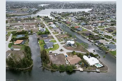 507 SW 7th Ter, Cape Coral, FL 33991 - Photo 2