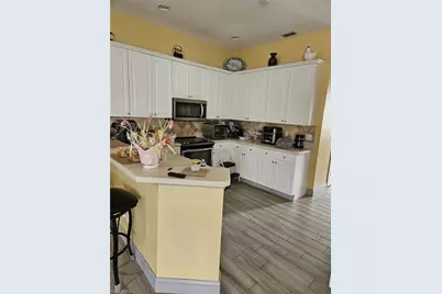 1324 SE 5th Pl, Cape Coral, FL 33990 - Photo 8