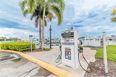 525 Newport Dr, Naples, FL 34114 - Photo 1