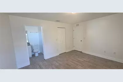 910 SW 7th Ct, Cape Coral, FL 33991 - Photo 4