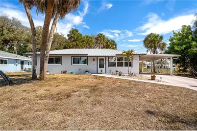 1006 April Ln, North Fort Myers, FL 33903 - Photo 2